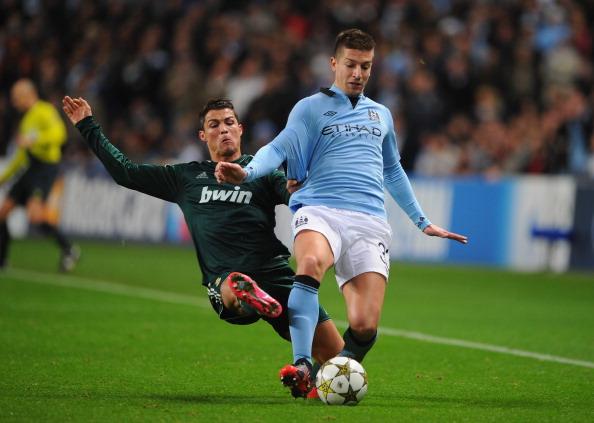 国脚伤愈后首秀建功，球迷称其回来了（国脚伤愈复出首秀发威，球迷赞其王者归来）