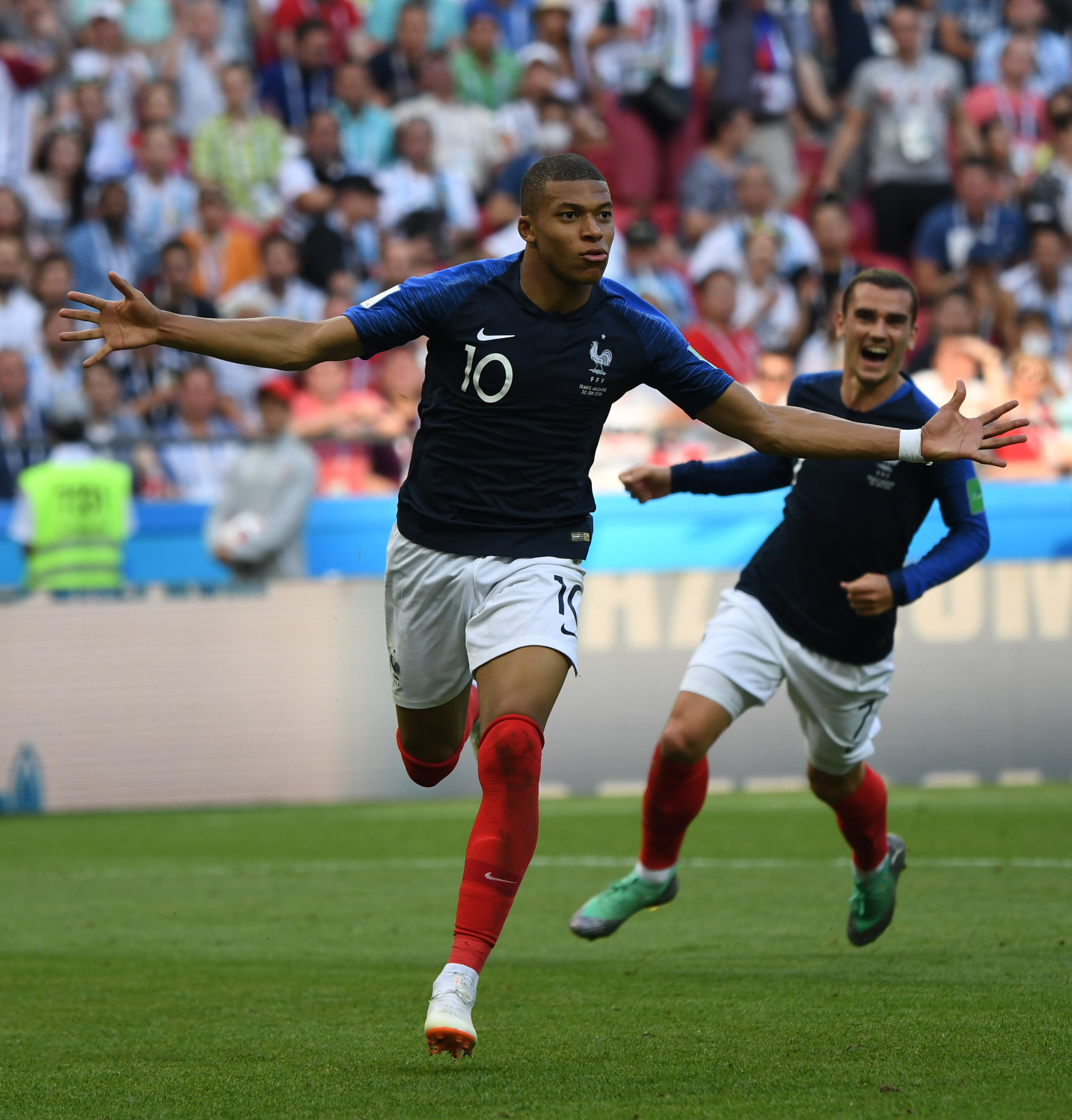 官方：阿德莱德联后卫弗里恩兹腿筋受伤，将缺席至明年（阿德莱德联官方：后卫弗里恩兹腿筋受伤，缺阵至明年）