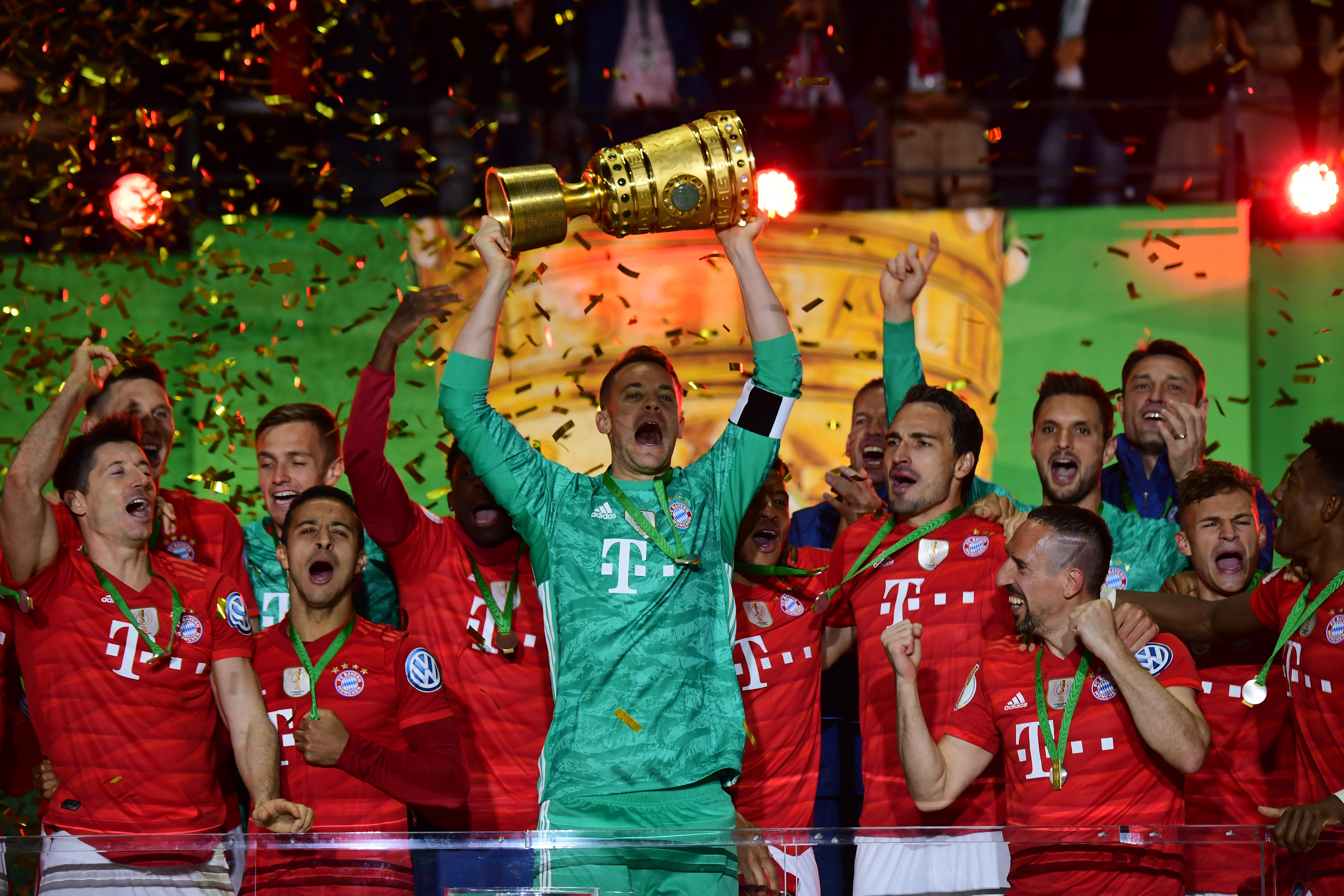 捷克11月大名单：绍切克、希克领衔，舒尔茨、维季克在列（捷克11月名单出炉：绍切克、希克领衔，舒尔茨、维季克入选）