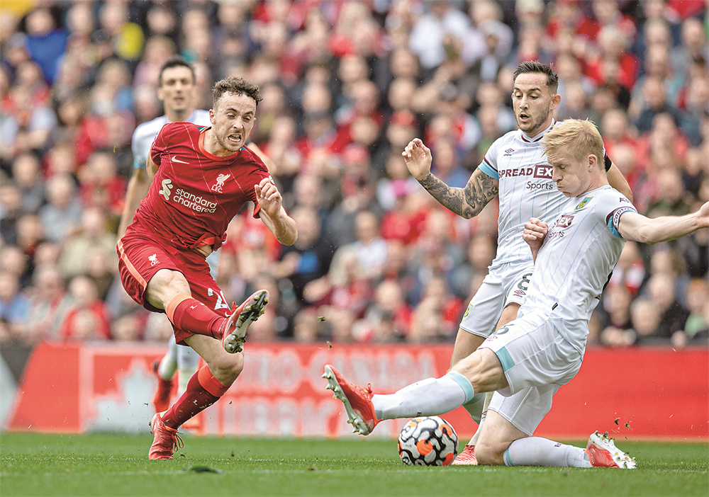 意甲最新动态：米兰锁定18岁新锋，国米仅落榜首一分