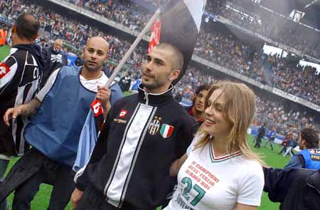 篮网爆冷胜绿军，三分雨浇灭凯尔特人反扑火焰