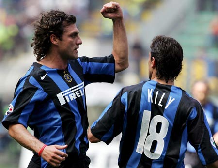 足坛年终大战淘汰赛实时赛况：圆神、魔笛谁能晋级下一轮？（年末足坛淘汰赛现场直击：圆神与魔笛谁将挺进下一轮？）