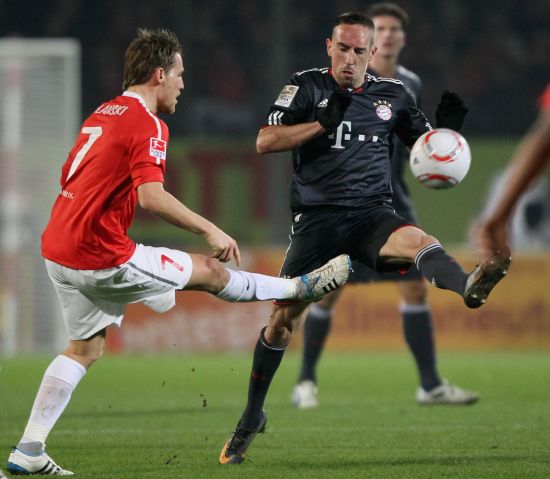 一场0-1爆出大冷门，意甲领头羊倒下，惨遭淘汰，萨里神换人