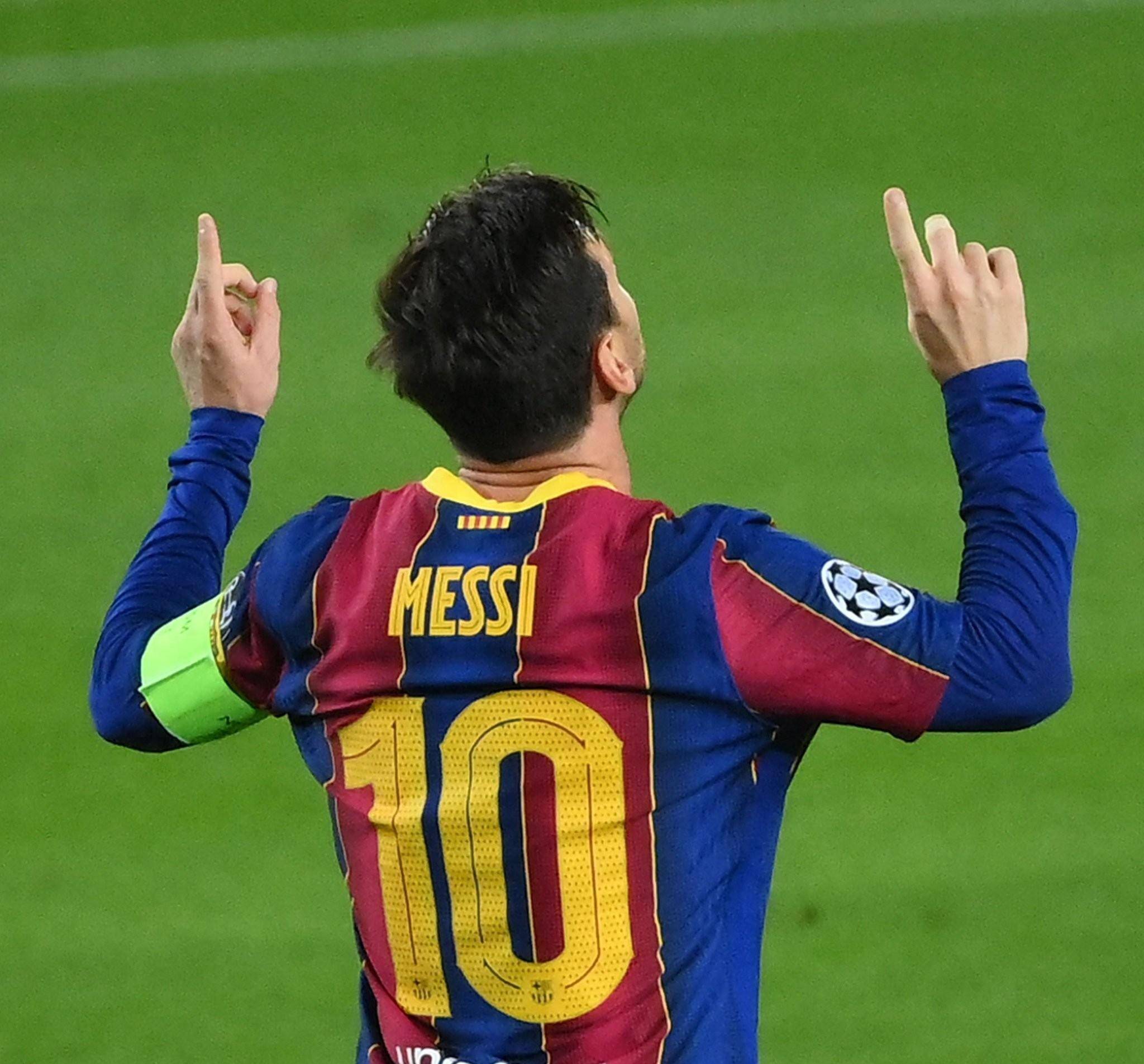 罗体：那不勒斯暂停引进左边锋，搁置了对斯特林和格10的联系