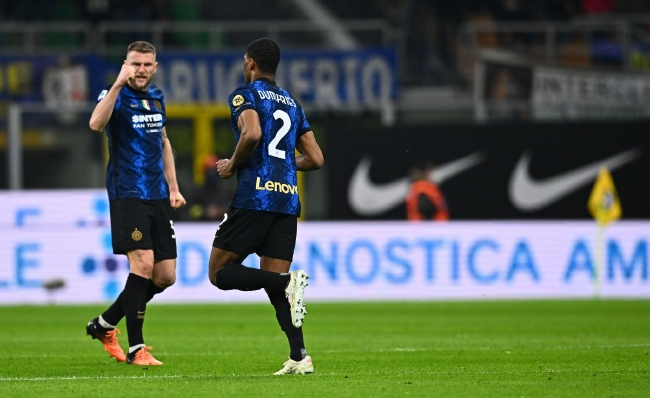 2025年球衣销量：亚马尔力压梅罗排第一；皇萨塔俱乐部前三（2025年球衣销量榜：亚马尔压过梅西C罗夺魁，皇萨塔俱乐部包揽前三）