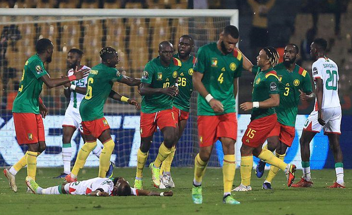 战巴萨贡献2球1助，布鲁日前锋福布斯当选欧冠全场最佳球员（对阵巴萨梅开二度送助攻，布鲁日前锋福布斯当选欧冠全场最佳球员）