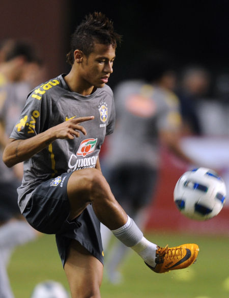 格策再遇弗里克，欧冠对决引回忆（欧冠重逢弗里克，格策往事涌现）