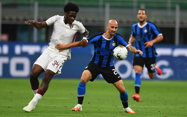 誓死保卫阿隆索？头戴钢盔手拿武器的企鹅卫兵已占领评论区（阿隆索护卫战打响：钢盔企鹅军团挥武器攻占评论区）