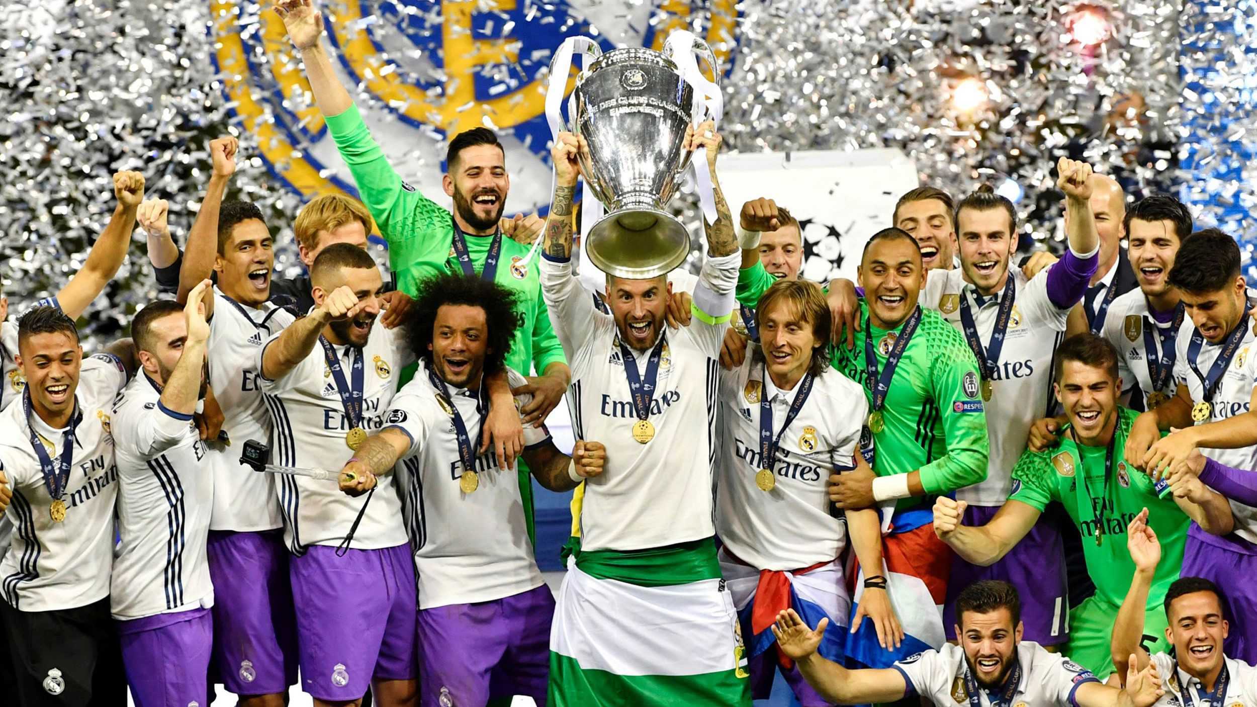 阿姆斯特丹市长：已对阿贾克斯球场燃放烟花一事展开调查