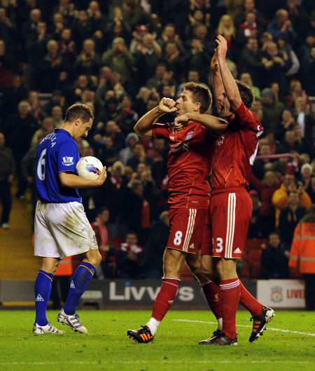 英超半场：卡什禁区后点抽射破门，维拉暂1-0阿森纳（英超半场：卡什后点抽射得手，维拉暂以1-0领先阿森纳）