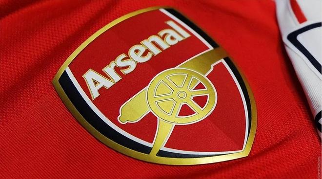 卡斯尔成马刺队史第三位在21岁以下得到30+10+5的球员（21岁前砍下30+10+5，卡斯尔成马刺史上第三人）